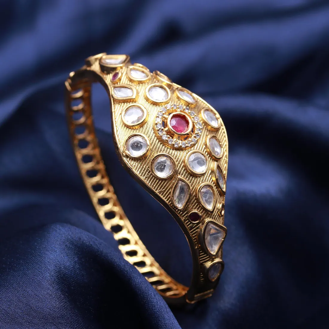 Izhar Bangle 007